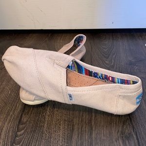 Tom’s- Tan Sandals